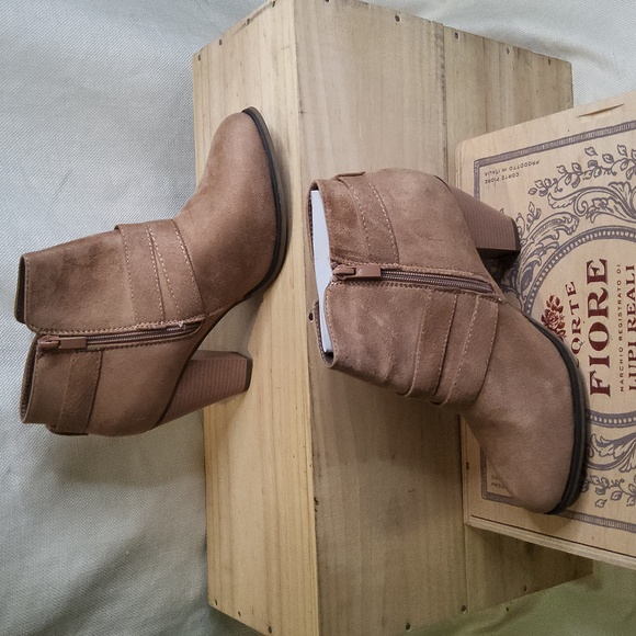 Forever shoe booties tan faux suede sz 10 - Picture 2 of 3